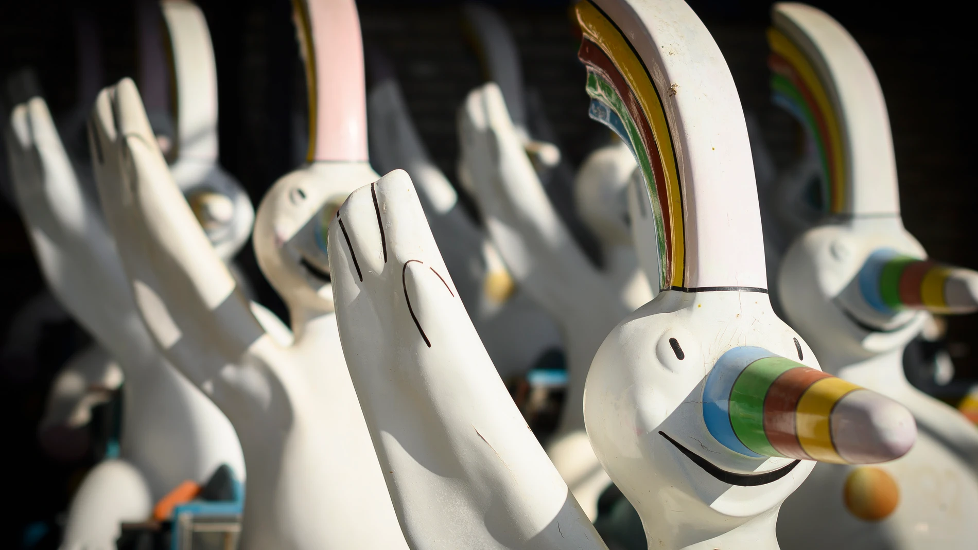 Un centenar de figuras de Curro, la mascota de la Exposición Universal, Expo 92, se encuentran en un enorme almacén de anticuario de la empresa “Romano antigüedades”, en Alcalá de Guadaíra (Sevilla). EFE/ Raúl Caro.