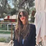 Sara Carbonero con el uniforme de primavera.