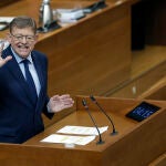 El presidente de la Generalitat Ximo Puig interviene en la sesión de control que se celebra en Les Corts Valencianes.