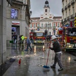 Caída de una cornisa en la calle Preciados, en pleno centro de Madrid, sin provocar heridos.