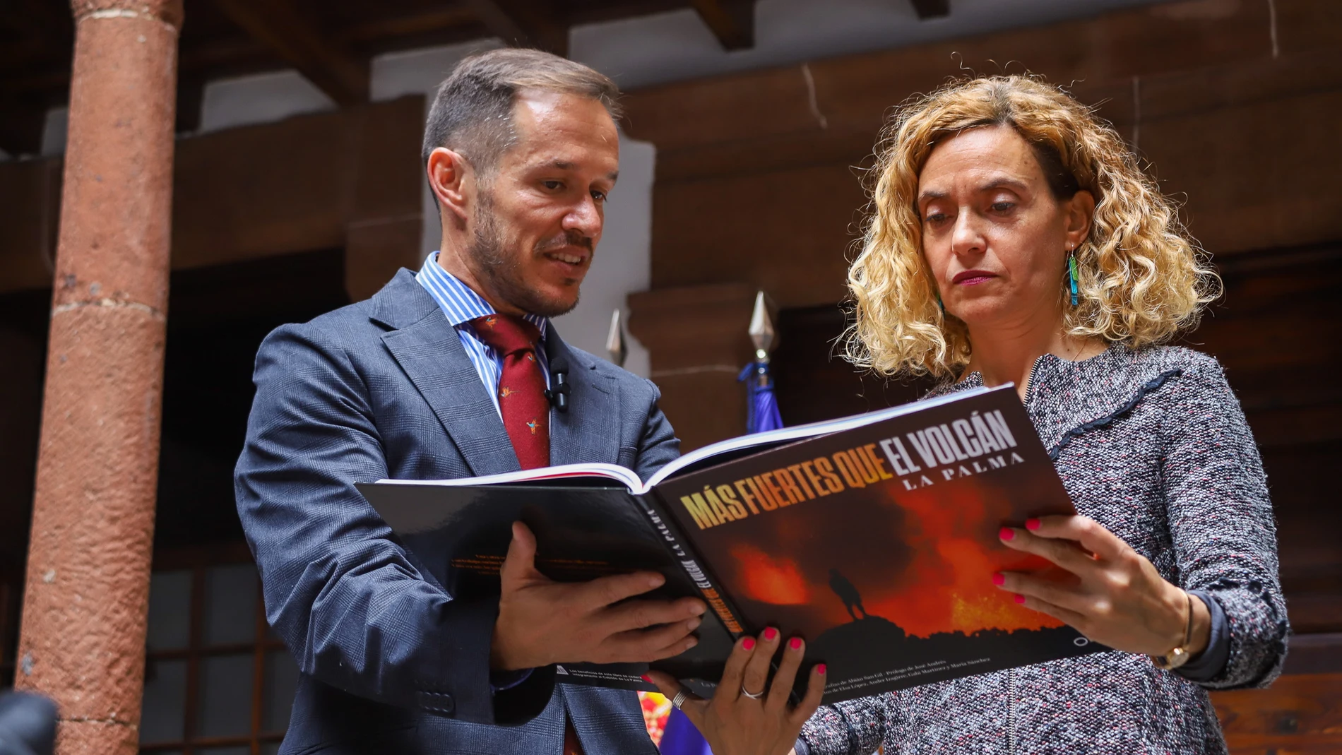 La presidenta del Congreso de Los Diputados, Meritxell Batet, en su visita institucional a La Palma, junto al presidente del Cabildo insular, Mariano Hernández Zapata