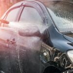 A la hora de limpiar nuestro coche, es importante que siempre le prestemos atención a los limpiaparabrisas | Fuente: Dreamstime