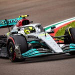 Lewis Hamilton, al volante de su Mercedes.