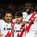 Álvaro García celebra su gol junto a Fran García y a Nteka