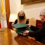 La consejera de Cultura y Patrimonio Histórico y el arzobispo de Sevilla