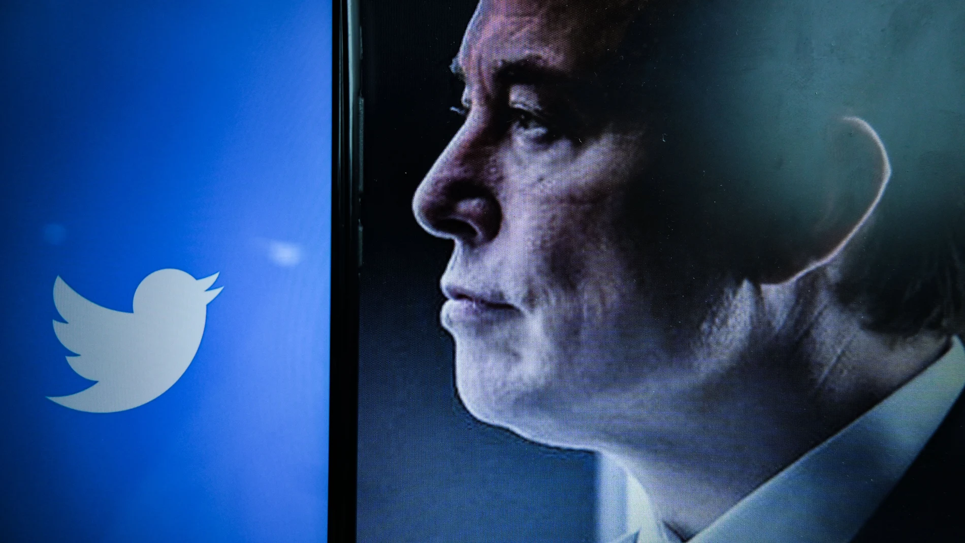 Logo de Twitter junto a la foto de Elon Musk