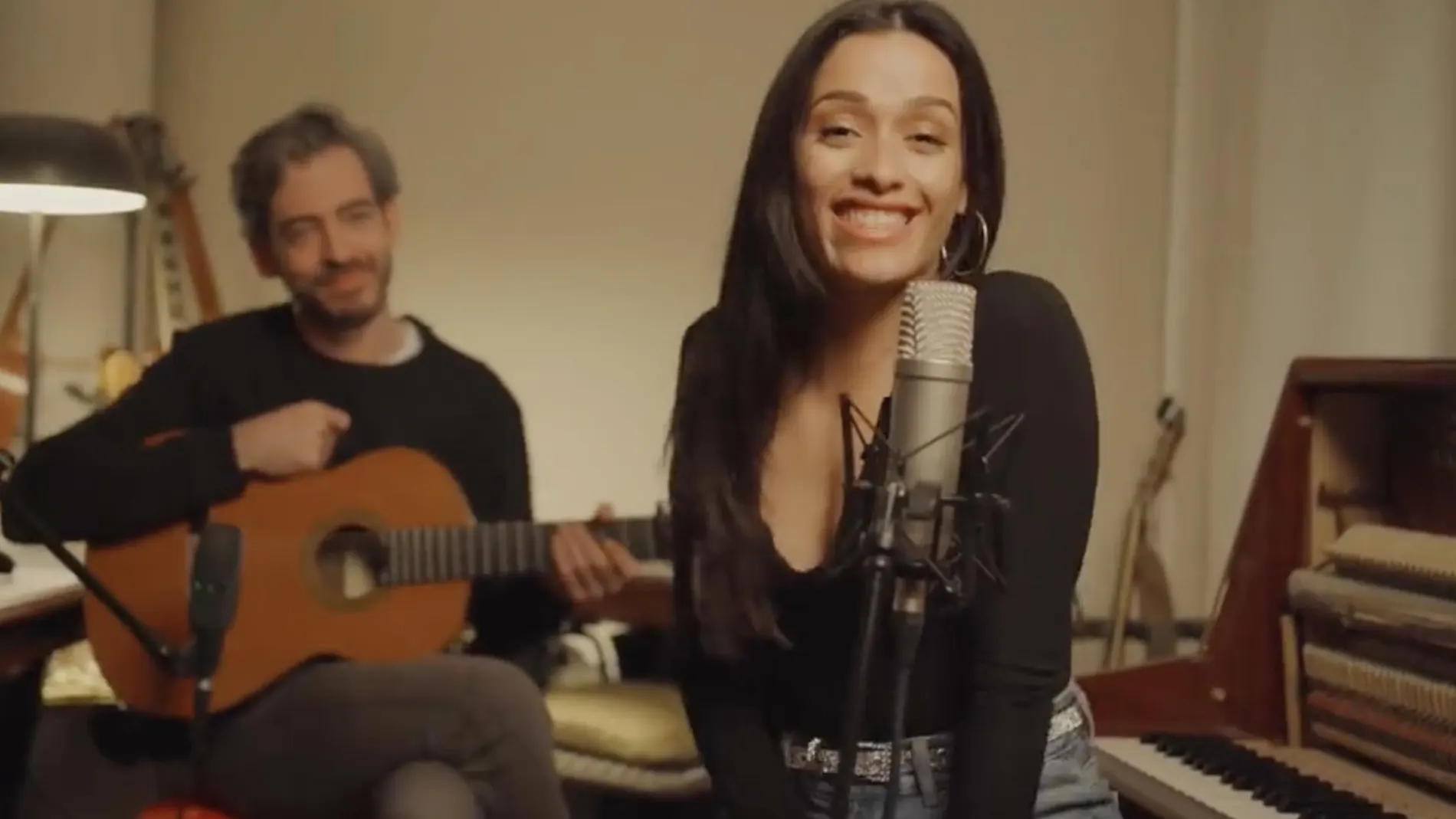 Chanel Terrero, representante de España en Eurovisión 2022, cantando SloMo en acústico
