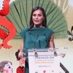 La Reina Letizia agradece el "esfuerzo y cariño" de los ganadores de los premios SM 2022 con sus obras literarias CASA DE S.M. EL REY 26/04/2022