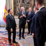 El ministro de Asuntos Exteriores, Unión Europea y Cooperación, José Manuel Albares (1i), y el ministro de Relaciones Exteriores de la República de Letonia, Edgars Rinkevics (2i), en el Palacio de Viana,