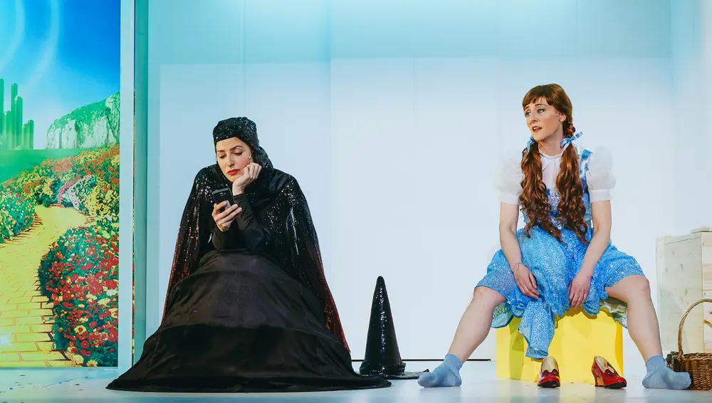 Los cuatros actores de la pieza de Pablo Remón interpretan a decenas de personajes