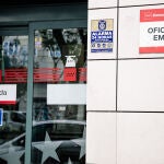 Entrada de la Oficina de Empleo de Méndez Álvaro, en Madrid