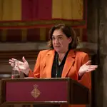 La alcaldesa de Barcelona, Ada Colau, interviene en una rueda de prensa ayer en el Consistorio