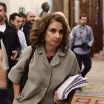 La ministra de Hacienda y Función Pública, María Jesús Montero, a su llegada a una sesión plenaria, en el Congreso de los Diputados