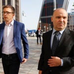 El diputado de Más País Íñigo Errejón, a su llegada a los juzgados de Plaza de Castilla acompañado de su abogado