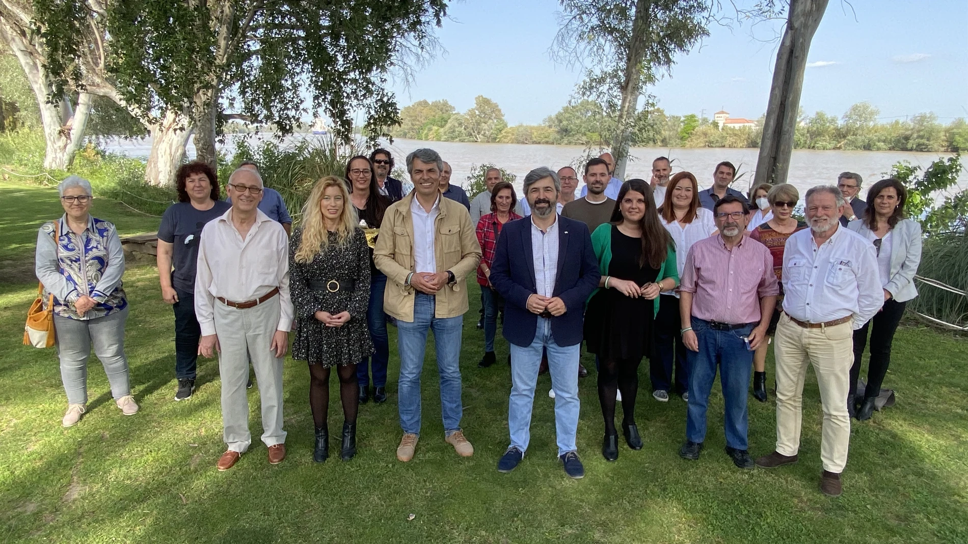 Modesto González, en el centro, fue elegido candidato de Andaluces Levantaos. ANDALUCES LEVANTAOS