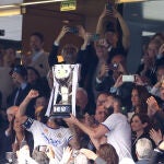 Florentino Pérez e Isabel Díaz-Ayuso, en la entrega del título de campeón de Liga al Real Madrid