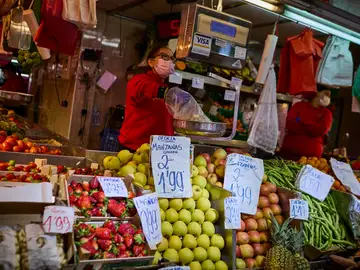 El alza de los precios roza los dos dígitos en España, con subidas en el 30% en productos de consumo diario El alza de los precios roza los dos dígitos en España, con subidas en el 30% en productos de consumo diario