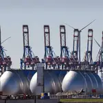 Tanques para producir biogás en el puerto de Hamburgo