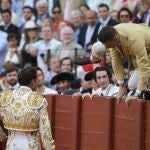 Joaquín salta al ruedo de la Maestranza después de que el diestro Antonio Ferrera se lo reclamara varias veces para brindarle su tercer toro en la corrida del pasado 30 de abril