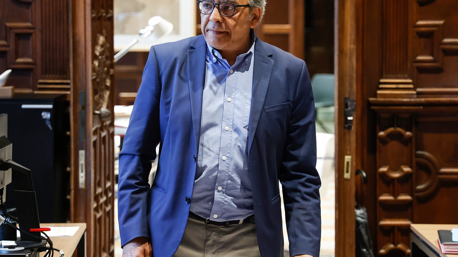 El portavoz socialista en Les Corts Valencianes, Manolo Mata, a su llegada al Palau de la Generalitat para mantener una reunión con el presidente de la Generalitat, a 3 de mayo de 2022, en Valencia, Comunidad Valenciana (España). El encuentro se produce tras el anuncio de la dimisión de Mata como diputado para defender a uno de los principales acusados del ‘Caso Azud’. Esta trama, de la que se levantó el secreto de sumario la semana pasada, afecta a cargos del PP y del PSPV por presuntas 'mordidas' en el Ayuntamiento de València durante la etapa de Rita Barberá. 03 MAYO 2022;XIMO PUIG;MATA;MANOLO MATA;CASO AZUD Rober Solsona / Europa Press 03/05/2022