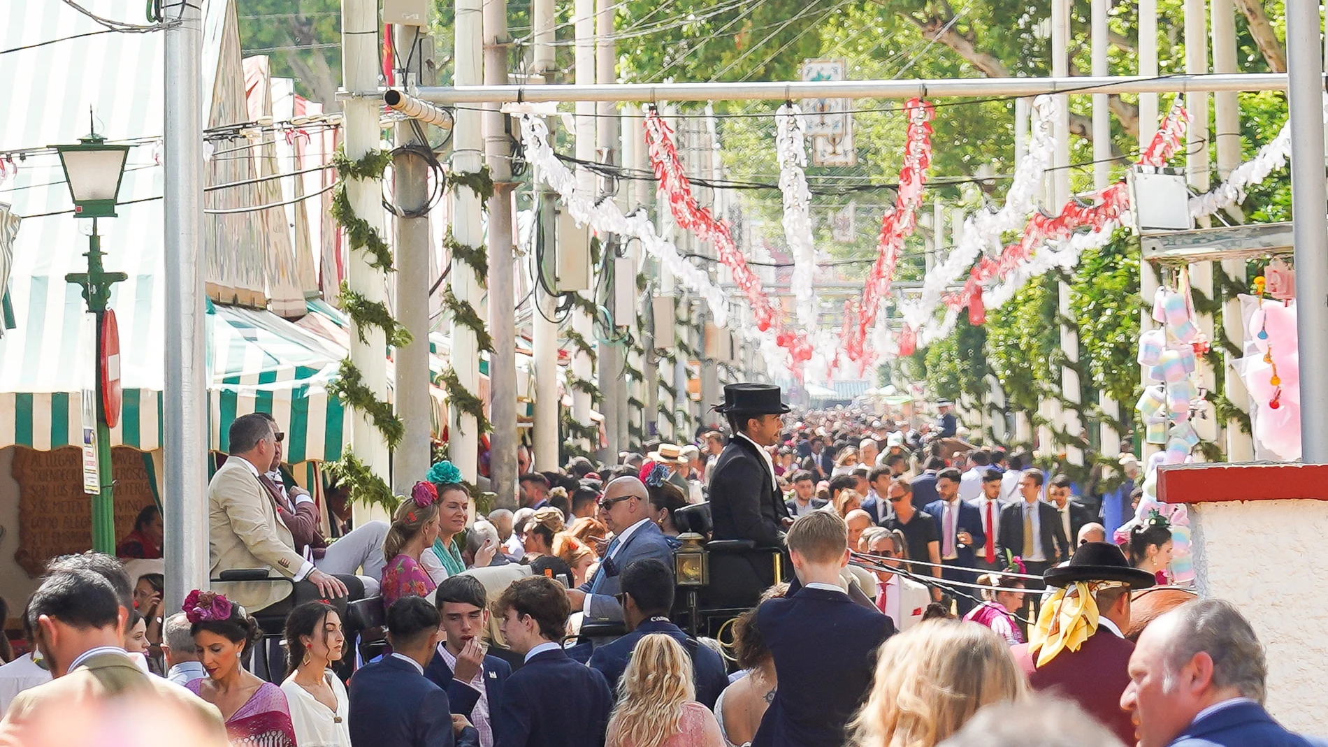 Ambiente en la Feria de Abril. Eduardo Briones / Europa Press