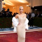 Kim Kardashian llegando a la alfombra roja de la 2022 Met Gala