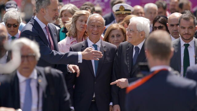 El Rey Felipe VI, el presidente portugués, Marcelo Rebelo de Sousa y el italiano, Sergio Mattarella, en Braga (Portugal)