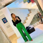 Nuria Roca con pantalones de lentejuelas.