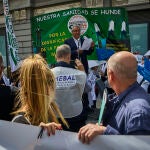 La Confederación Estatal de Sindicatos Médicos (CESM) ha convocado este miércoles una concentración frente al Congreso de los Diputados para mostrar su malestar por la situación laboral actual y pedir a todos los responsables políticos medidas urgentes que mejoren la situación