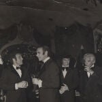 Foto de la fiesta de presentación de 'El Padrino' con Robert Evans (izq.) y parte del equipo de la película
