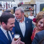 La ministra de Hacienda, María Jesús Montero, junto a el ministro de Consumo, Alberto Garzón, en la caseta de UGT