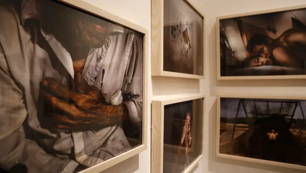 MEX3276. GUADALAJARA (MÉXICO), 07/05/2022.- Fotografía de algunas obras de la exposición fotográfica "Lu' Biaani" en el Museo Cabañas, hoy, Guadalajara (México). Unas 400 piezas conforman "Lu’ Biaani", exposición que se inauguró este sábado en Guadalajara como la más grande montada en México sobre el trabajo fotográfico del artista mexicano Francisco Toledo. EFE/ Francisco Guasco