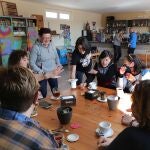 El teleclub de Castrillo de Villavega(Palencia) funciona como centro dimanizador, de ocio; y lugar de encuentro