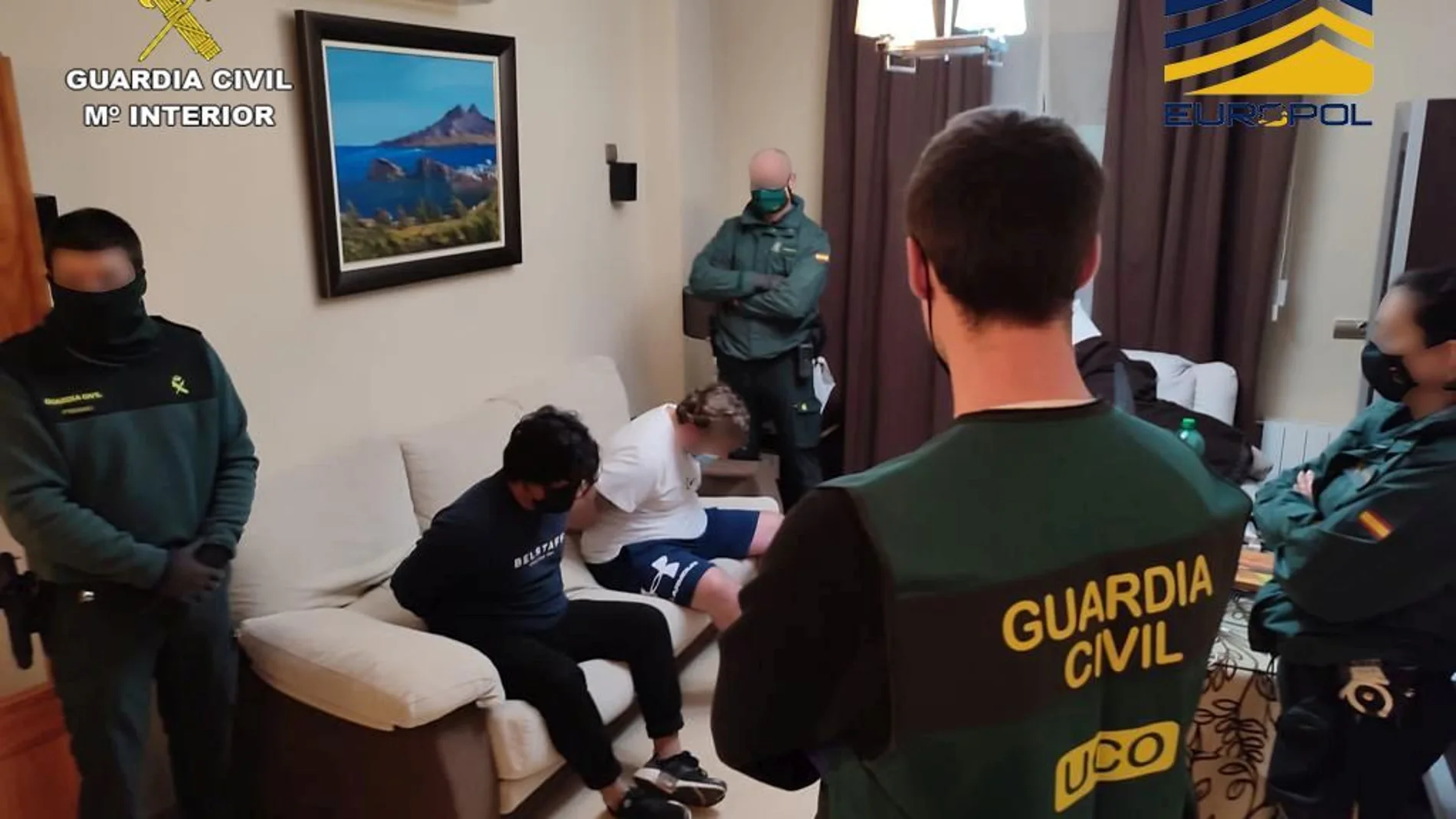 La UCO detuvo en Málaga a los criminales. En la imagen, los miembros de origen filipino y kazajo
