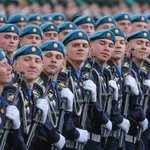 Paracaidistas rusos en el desfile del Día de la Victoria, en Moscú