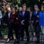 El presidente del PP, Alberto Núñez Feijóo llega al Parque de Berlín junto a los miembros de la dirección del partido