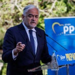 El presidente del Comité Organizador del XX Congreso Extraordinario Nacional del PP, Esteban González Pons, interviene en un acto organizado por el PP para conmemorar el Día de Europa y el LXXII aniversario de la Declaración Schuman, a 9 de mayo de 2022