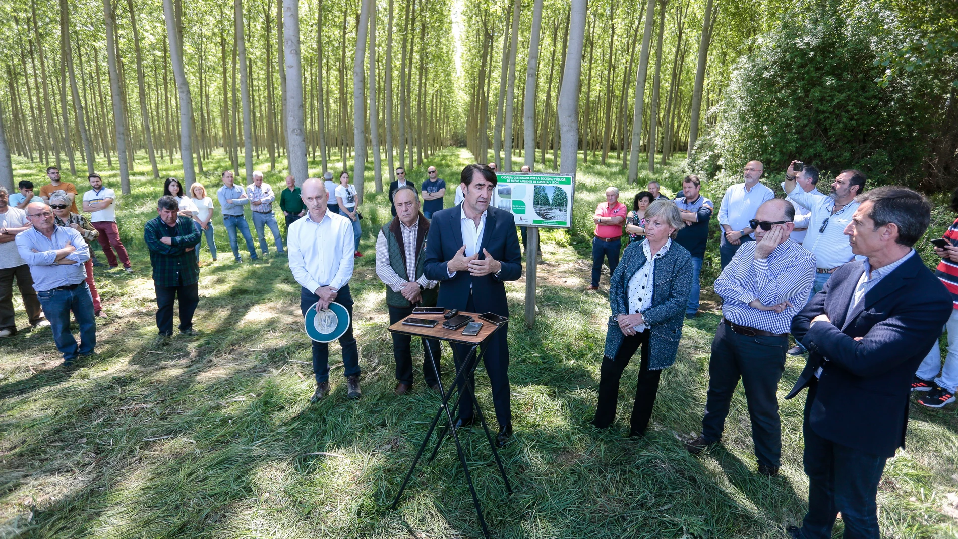 El consejero de Medio Ambiente, Vivienda y Ordenación del Territorio, Juan Carlos Suárez-Quiñones, participa en la Jornada sobre la importancia de los chopos en las riberas de Castilla y León, promovida por la Plataforma Más Chopos Sí con la colaboración de la Junta