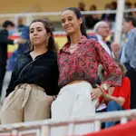 La infanta Victoria Federica de Todos los Santos (d) durante el festejo taurino de San Isidro con los diestros Morante de la Puebla , El Juli, Pablo Aguado y toros de Álvaro Martínez Conradi, este miércoles en la Monumental de Las Ventas en Madrid.