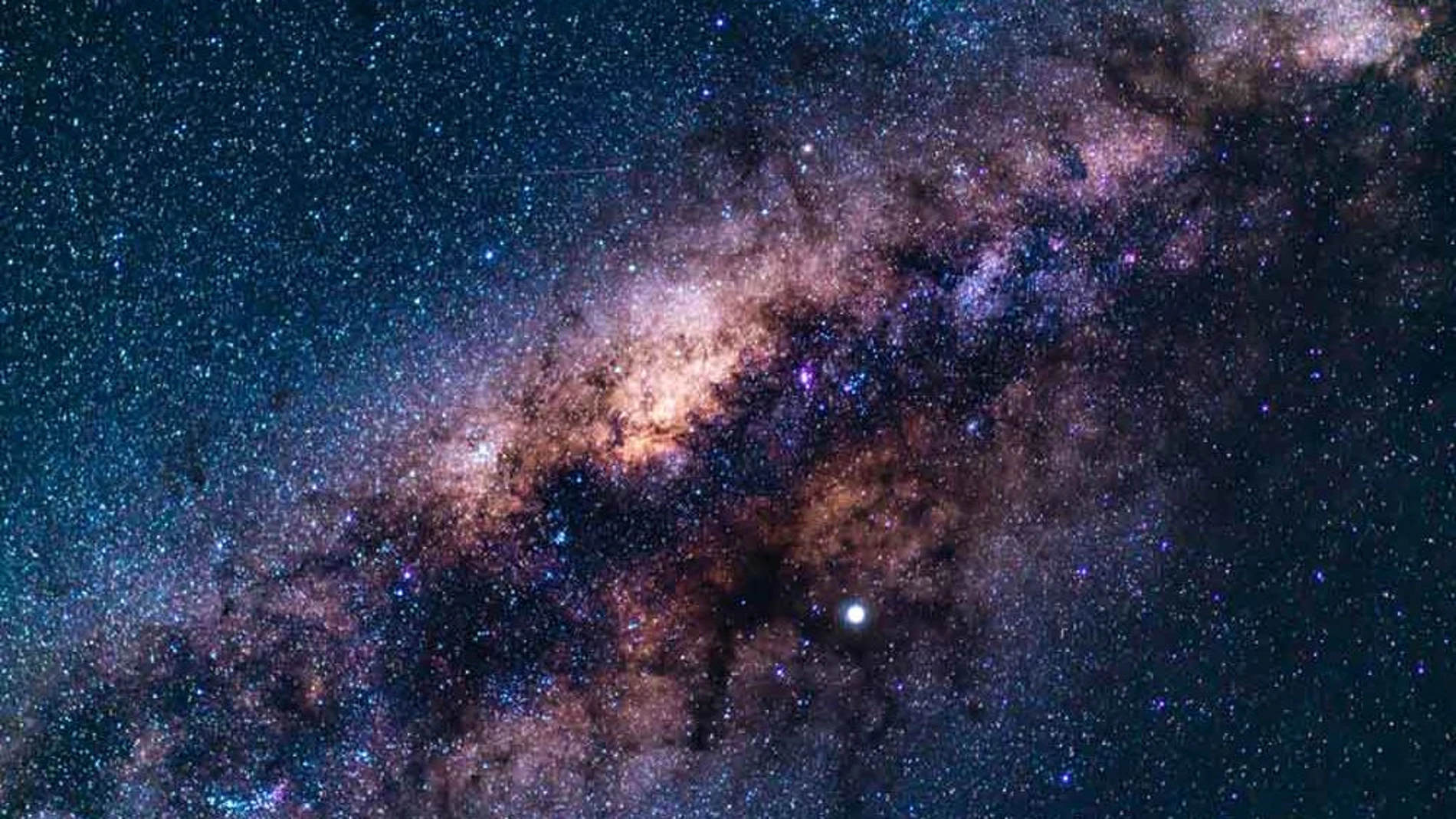 La alta densidad de estrellas en esta región ha impedido su estudio en detalle