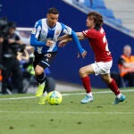 Raúl de Tomás con el Espanyol. EFE/Toni Albir