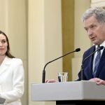 El presidente de Finlandia Sauli Niinisto y la primera ministra Sanna Marin