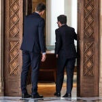 El presidente del Gobierno, Pedro Sánchez y el de Cataluña, Pere Aragónes en el Palau de la Generalitat