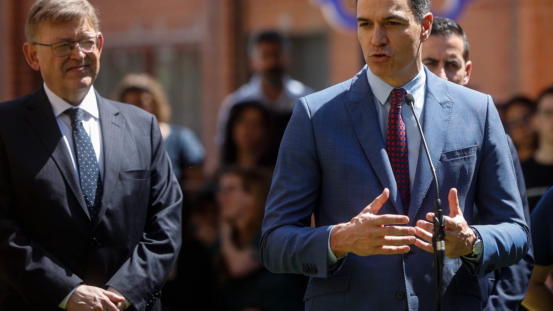 El presidente de la Generalitat valenciana, Ximo Puig (i) y el presidente del Gobierno, Pedro Sánchez (d), el pasado mayo en Mislata (Valencia)