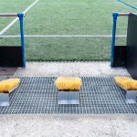 Sistema para la limpieza de las botas situado en el punto de acceso y salida del terreno