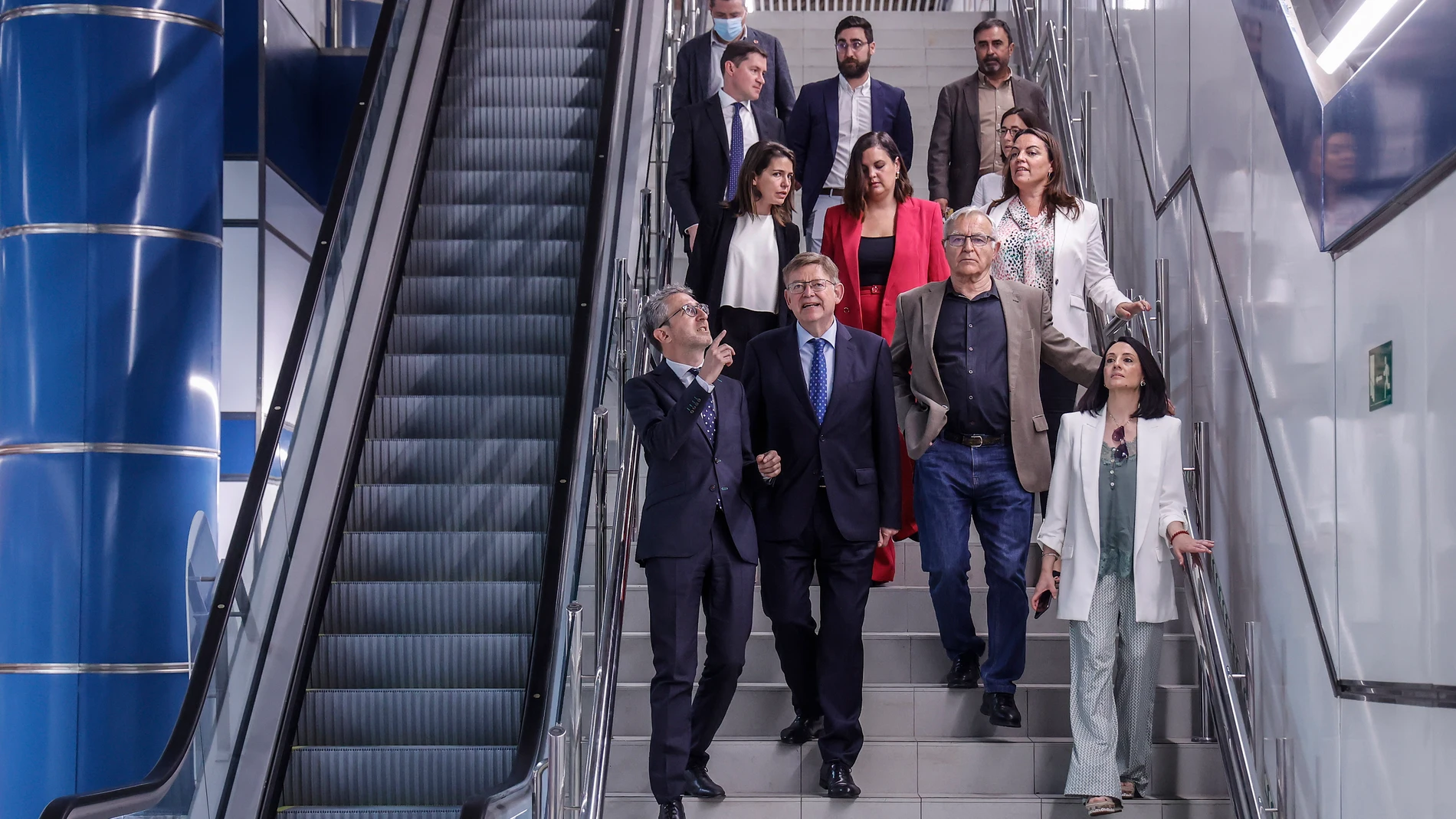 El conseller de Hacienda, Arcadi España; el presidente, Ximo Puig; el alcalde de Valencia, Joan Ribó y la consellera de Política Territorial, Rebeca Torró, en el acto de puesta en servicio de la Línea 10 de Metrovalencia