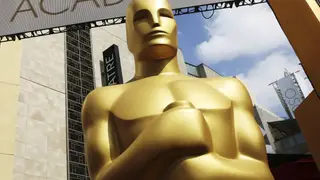 Una estatua de los Oscar, a las puertas Dolby Theatre de Los Ángeles, donde tradicionalmente se celebra la ceremonia de entrega de premios Una estatua de los Oscar, a las puertas Dolby Theatre de Los Ángeles, donde tradicionalmente se celebra la ceremonia de entrega de premios
