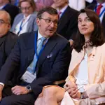 Pilar Llop y el presidente del Consejo General del Notariado, José Ángel Martínez Sanchiz (centro), durante la inauguración del congreso en Málaga