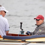 El Rey Don Juan Carlos sale a bordo del Bribon 500 en la segunda jornada de las regatas de Sanxenso, a 21 de mayo de 2022, en Vigo (España). REGATAS;REY;JUAN CARLOS PRIMERO;BRIBON;21 MAYO 2022 Europa Press 21/05/2022