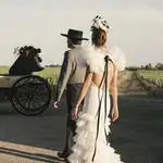 María de la Orden con un vestido de novia de inspiración flamenca.